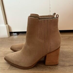 Marc Fisher
Matter Chelsea Boot size 8